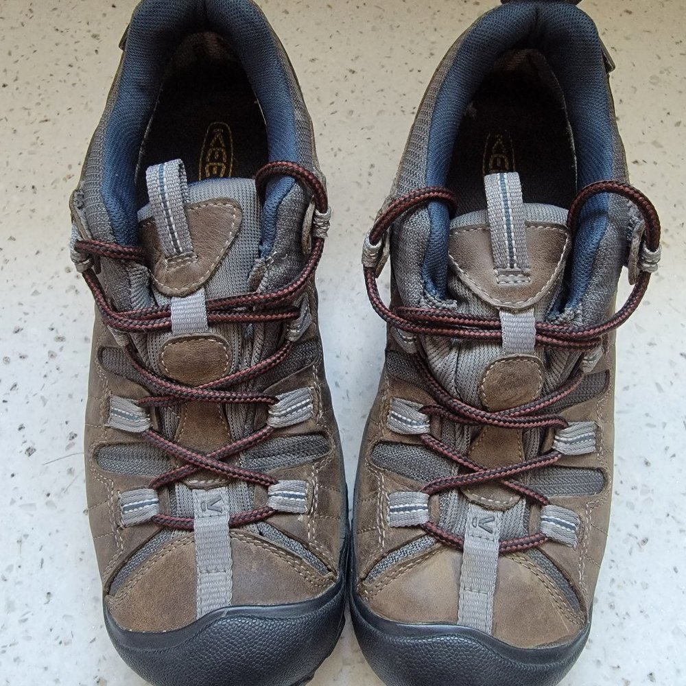 KEEN Targhee II Waterproof hiking boots higher-traction grip leather. Size 8.5